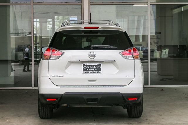 Used 2016 White Nissan SV image 7