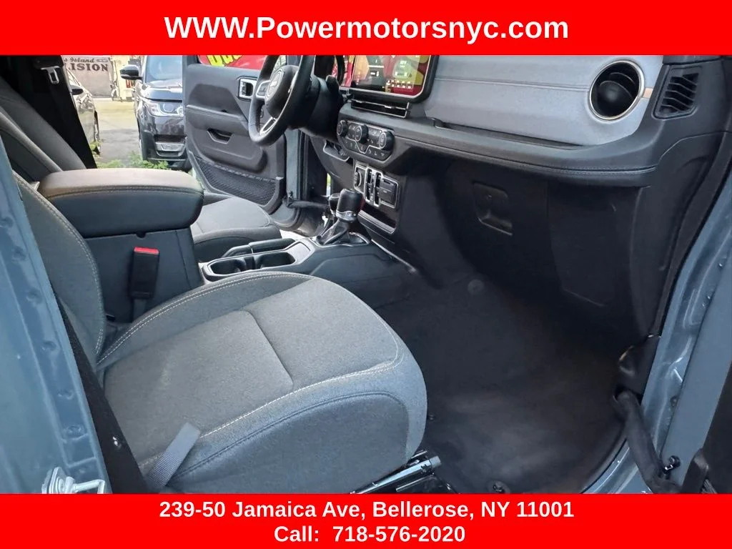 Used 2025 Gray Jeep Sahara 4xe image 21