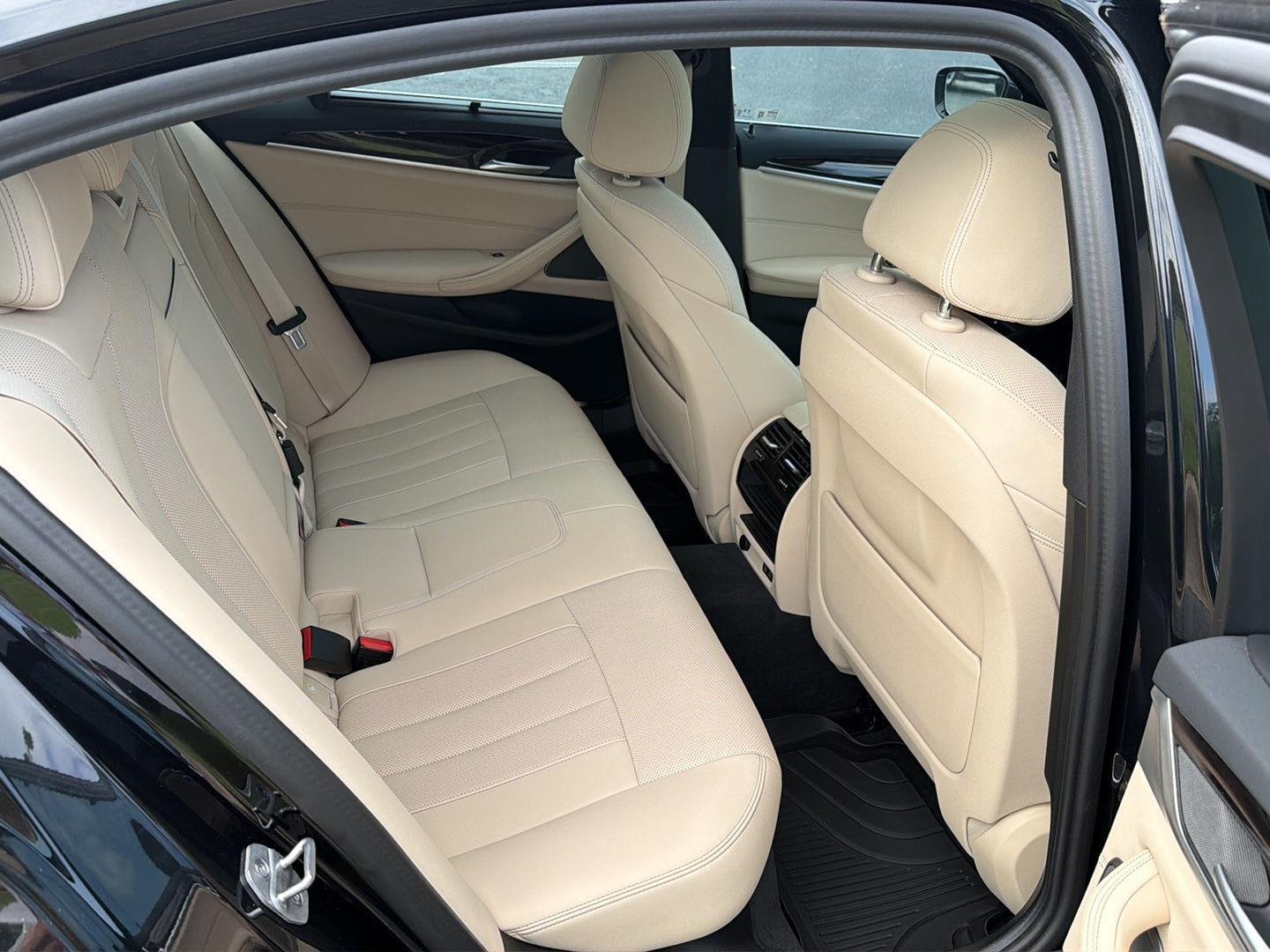 Used 2023 Black Sapphire Metallic BMW 530i image 12