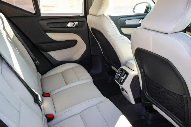 2026 Volvo XC40 Plus - Photo 14