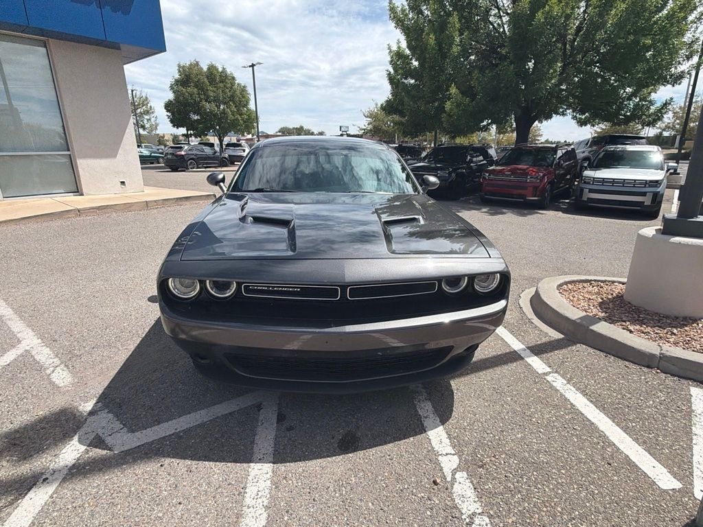 Used 2018 Gray Dodge SXT image 2