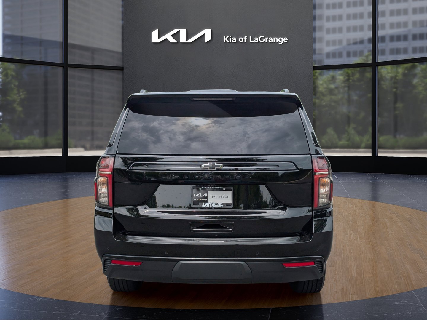 2023 Chevrolet Suburban Z71 - Photo 6