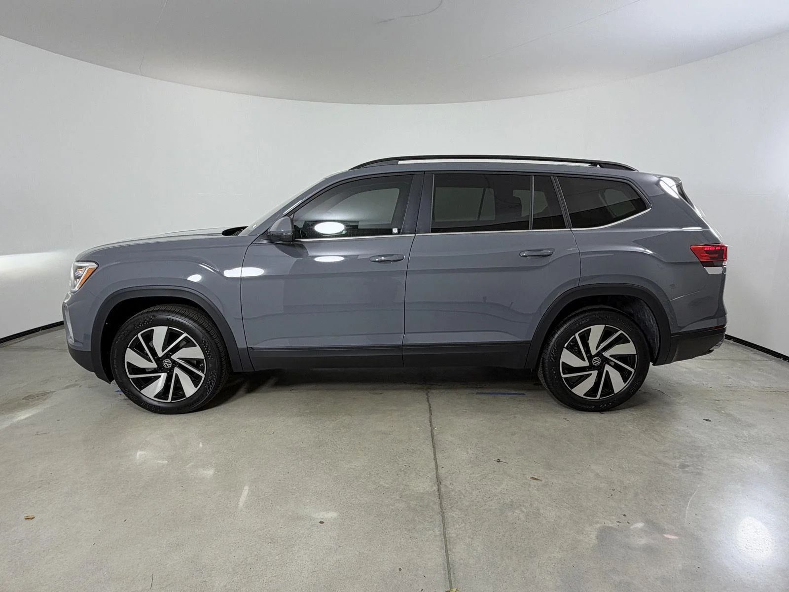 New 2026 Pure Gray Volkswagen 2.0T SE w/Technology image 6