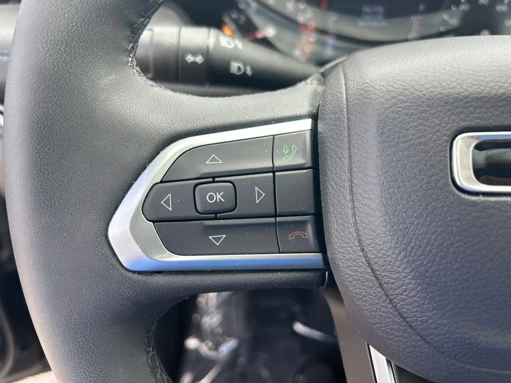 Certified Used 2025 Black Jeep Latitude image 44