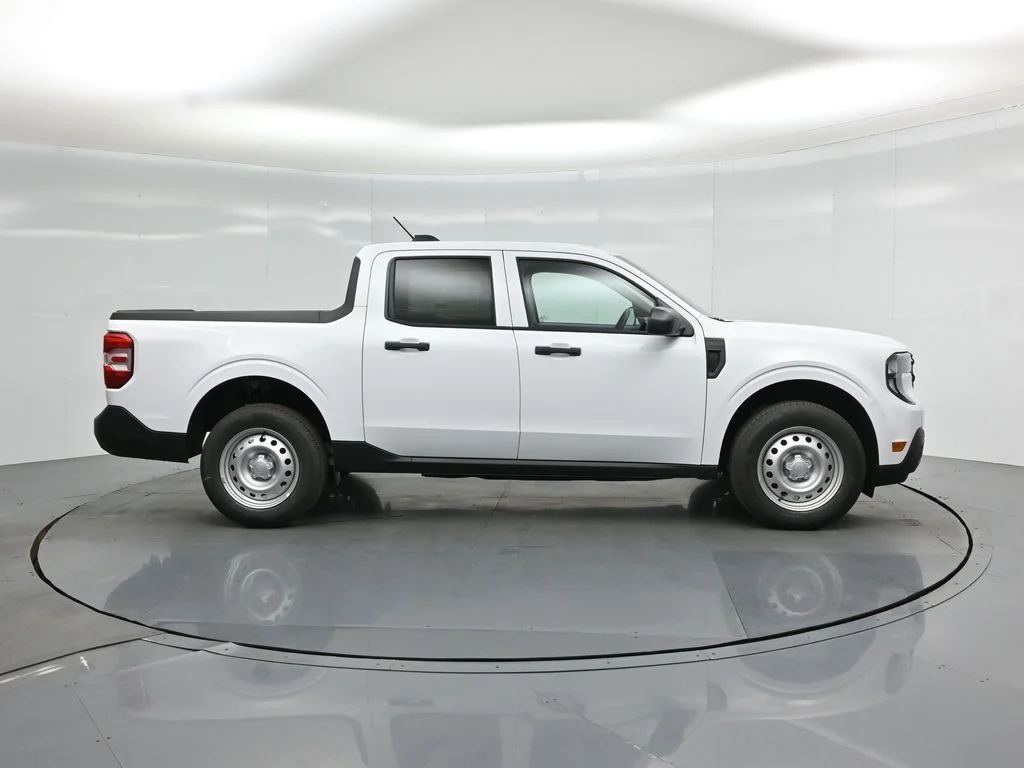 New 2026 Oxford White Ford XLT image 21