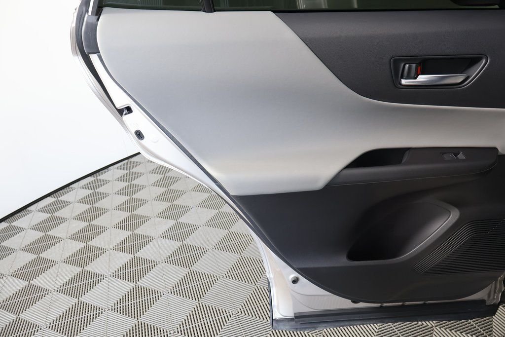 2023 Toyota Venza LE - Photo 13