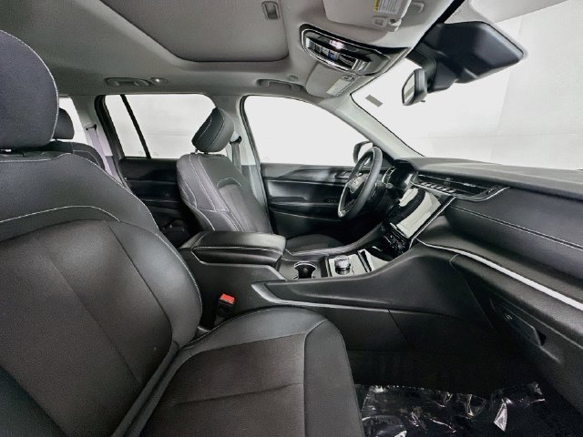Used 2023 White Jeep Laredo X image 27
