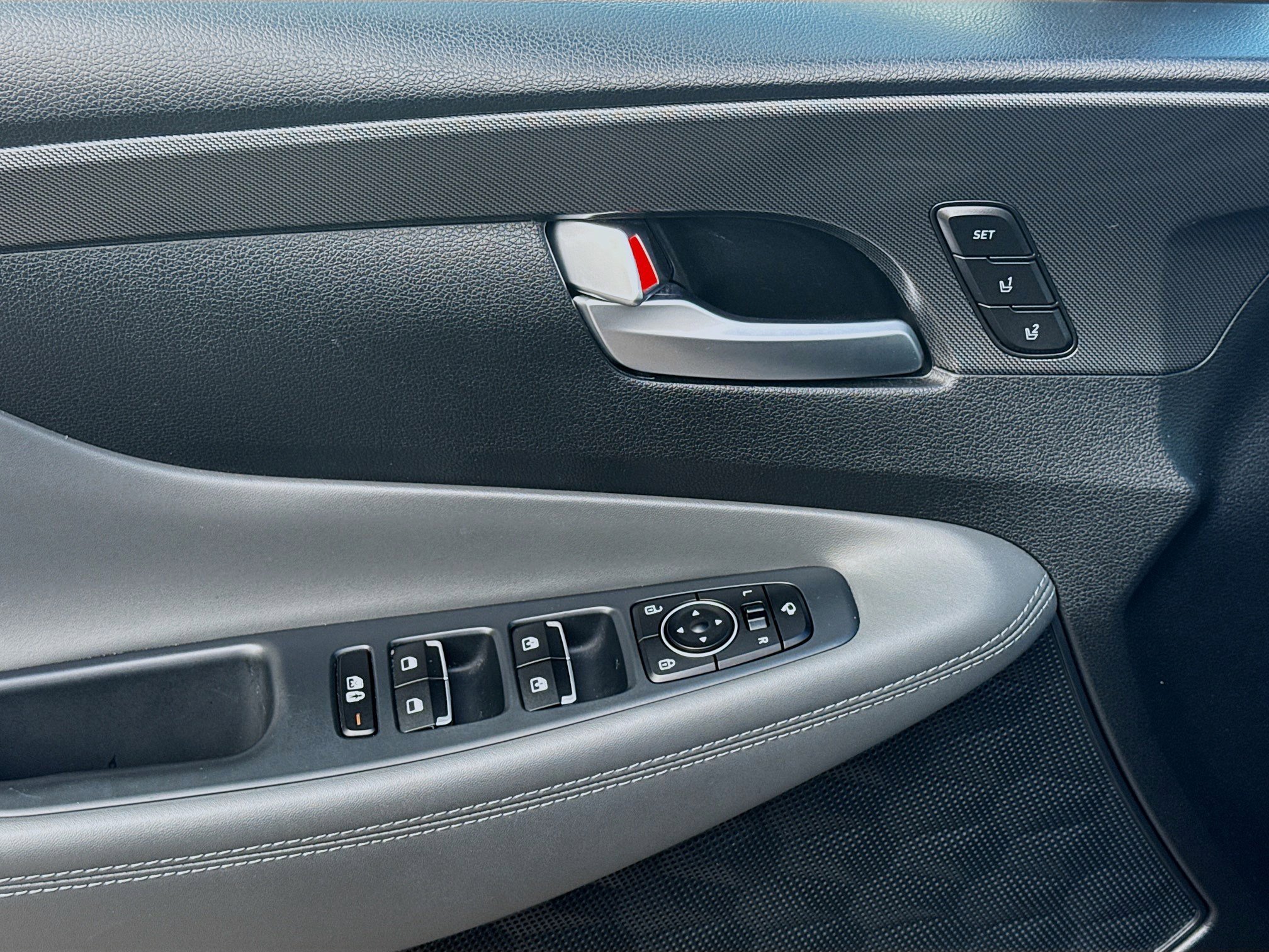 2022 Hyundai Santa Fe Limited - Photo 14