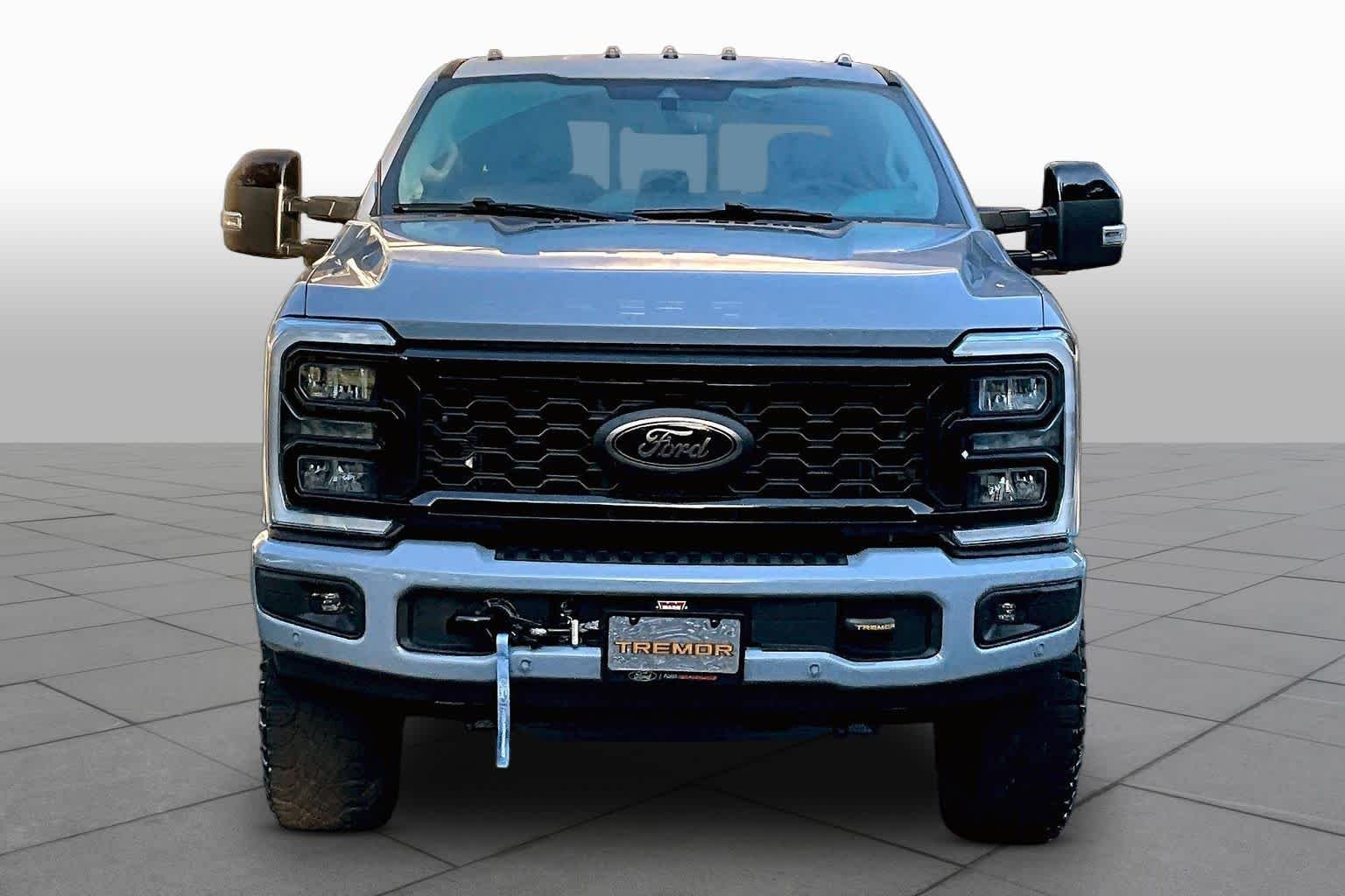 Used 2025 Glacier Gray Metallic Tri-Coat Ford LARIAT image 4