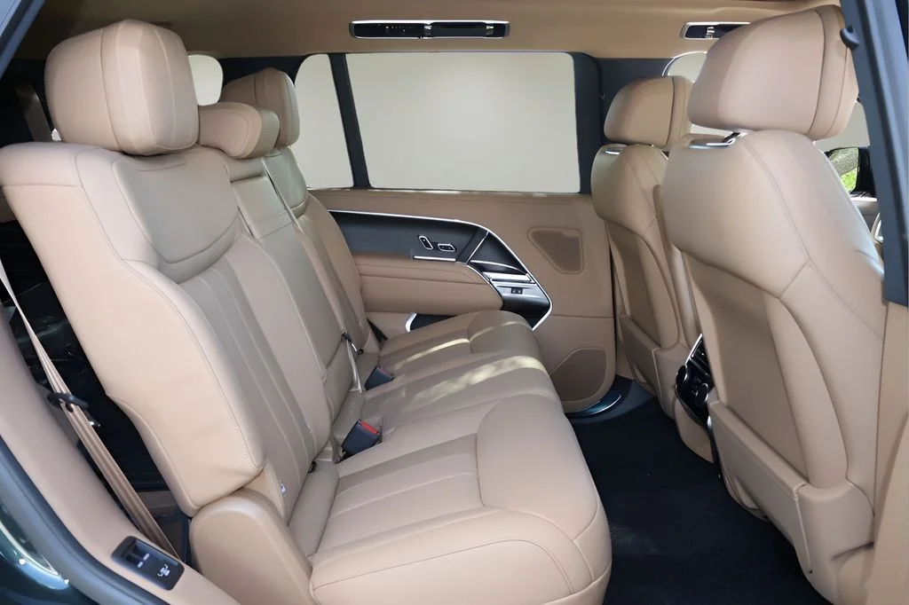 New 2026 Belgravia Green Land Rover SE image 16
