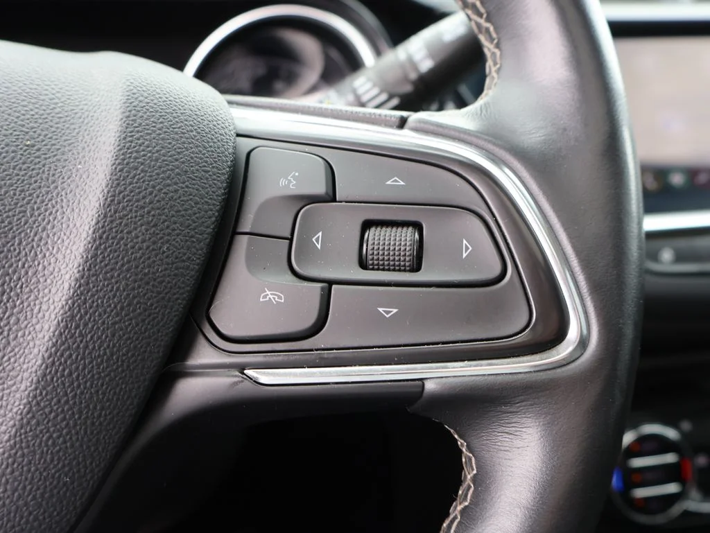 Used 2023 White Buick Essence image 29