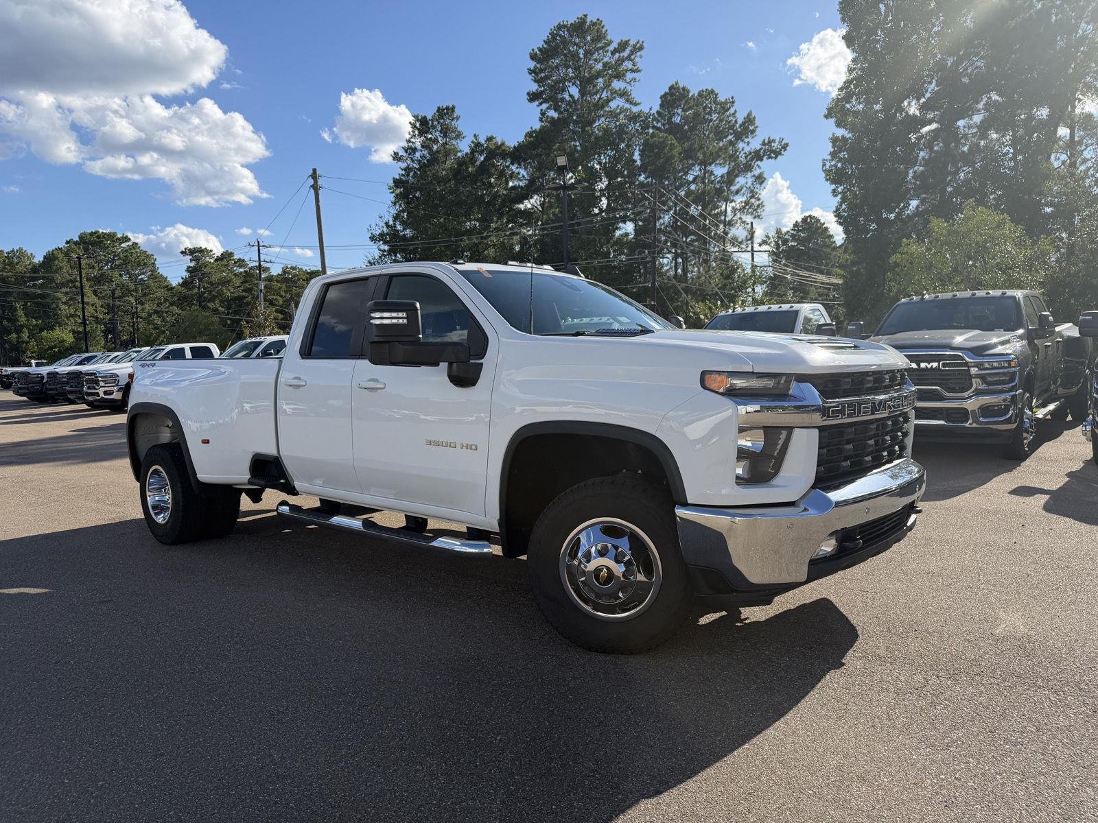 Used 2023 Summit White Chevrolet LT image 3