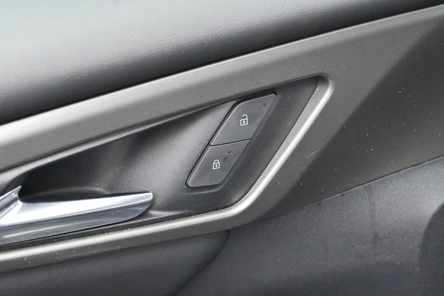 Used 2024 Lakeshore Blue Metallic Chevrolet LT image 10