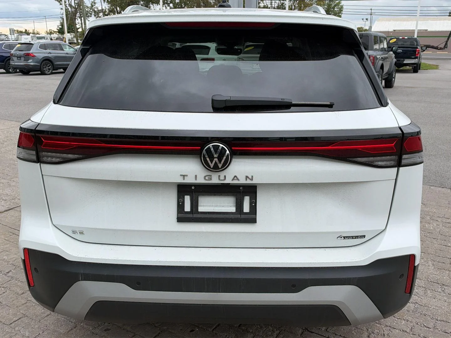 Used 2026 Pure White Volkswagen SE image 5