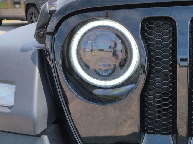 Used 2023 Black Jeep Sport S image 9