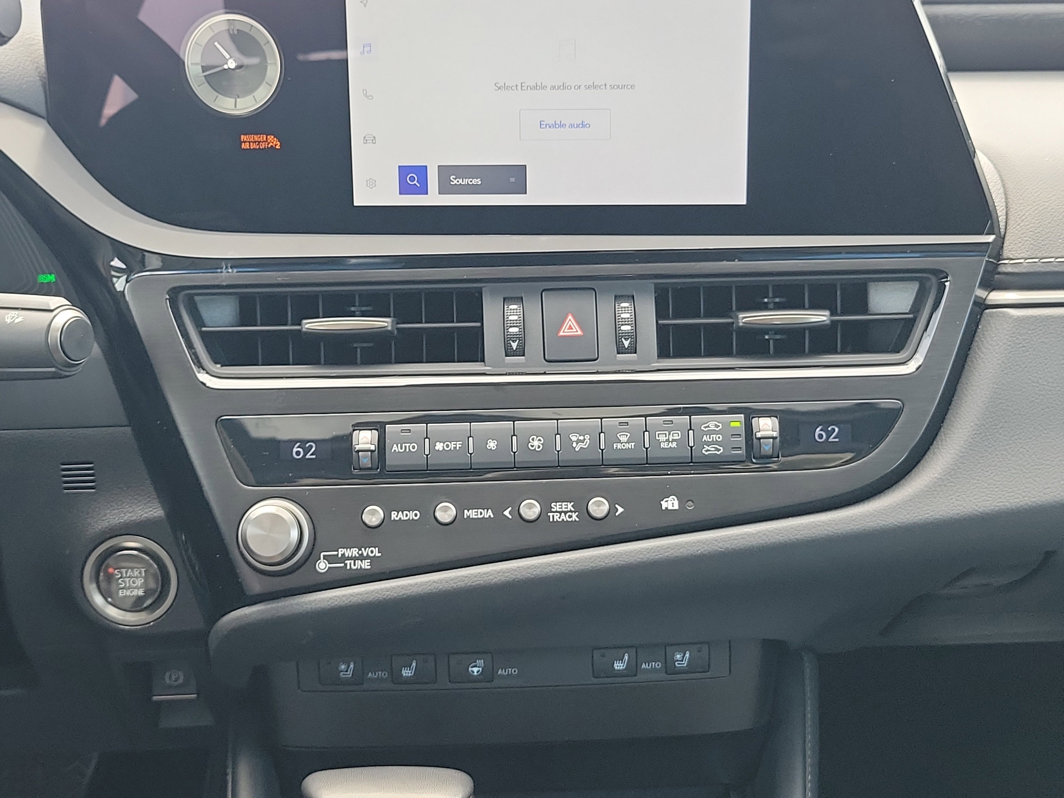 2025 Lexus ES 350 - Photo 18