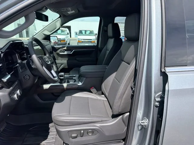 2026 GMC Sierra 1500 SLT - Photo 10