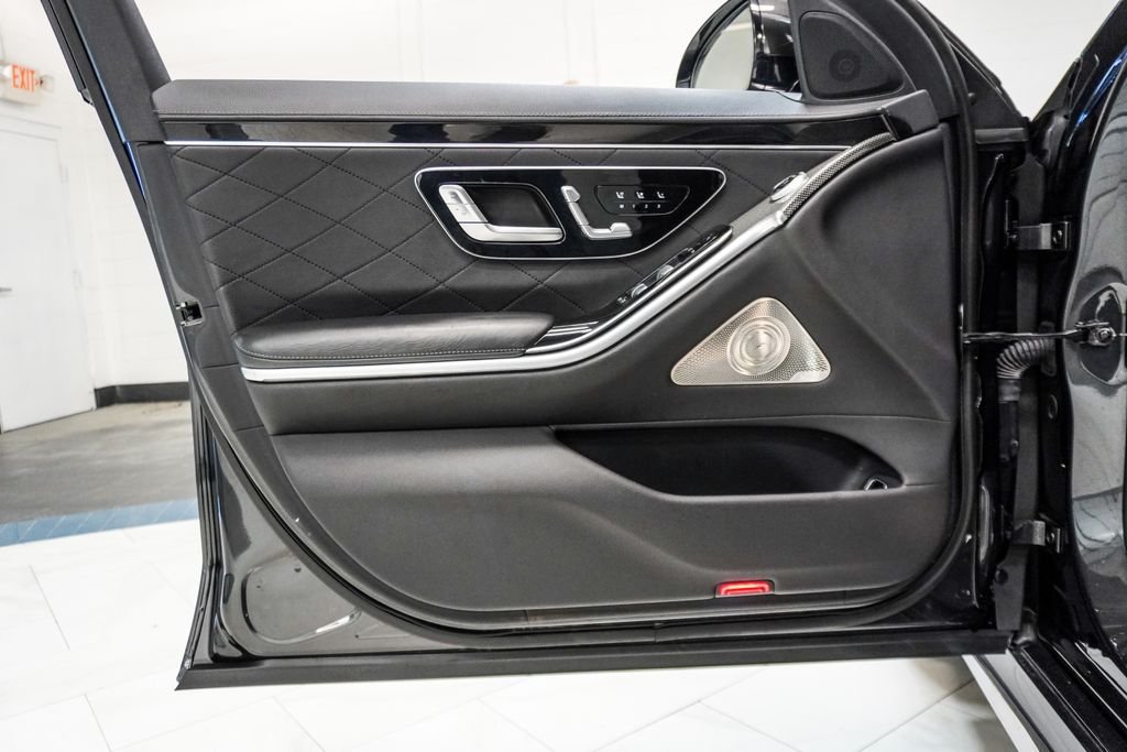 Used 2022 Gray Mercedes-Benz S 500 image 21