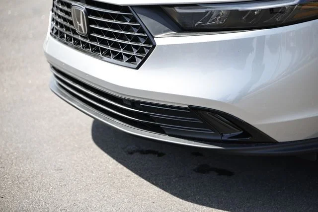 New 2026 Silver Honda SE image 4