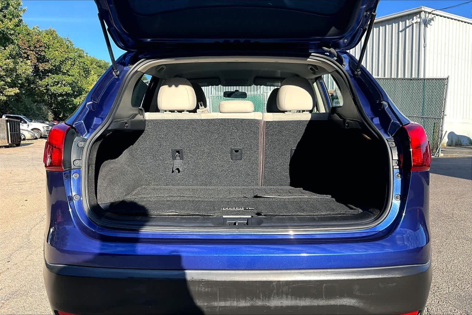 Used 2018 Caspian Blue Nissan SV image 30