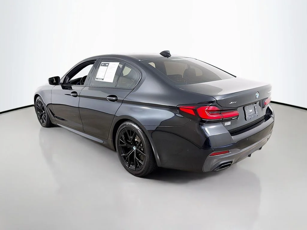 Used 2022 Black Sapphire Metallic BMW 530i xDrive image 5