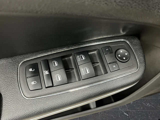2023 Chrysler 300 Touring - Photo 24