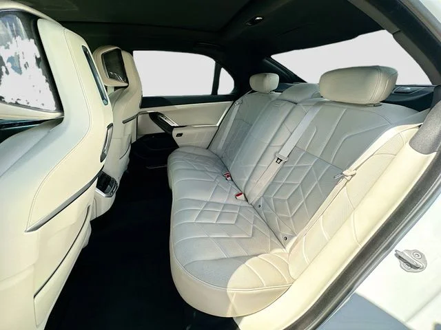 Used 2023 White BMW 760i xDrive image 24