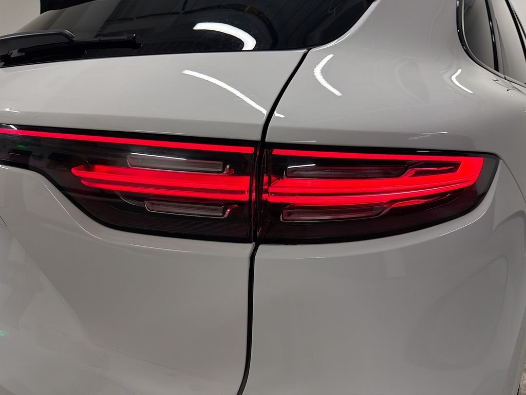 Used 2020  Porsche  image 34