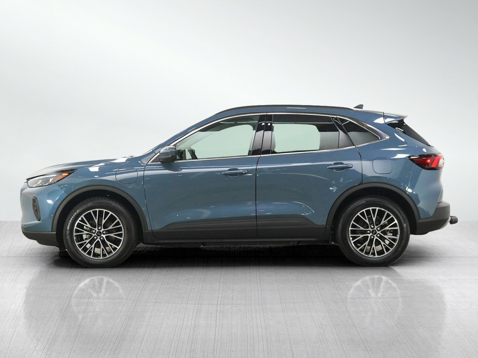 Used 2023 Ford Escape PHEV with VIN 1FMCU0E11PUA90535 for sale in South Saint Paul, Minnesota