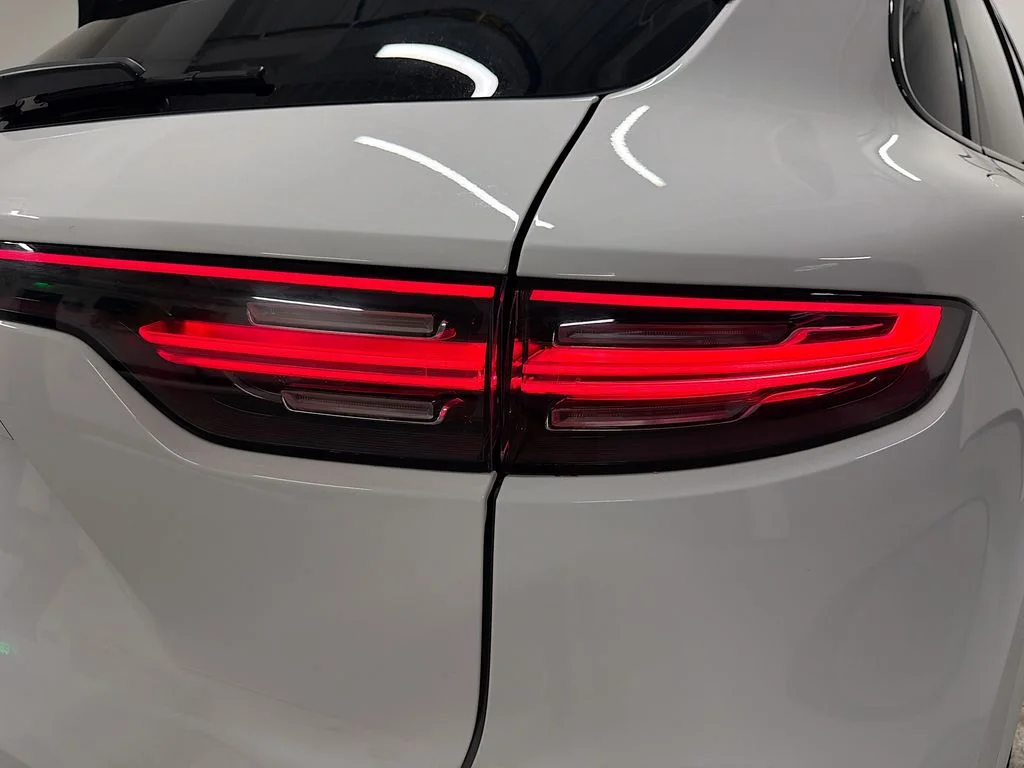 Used 2020  Porsche  image 34