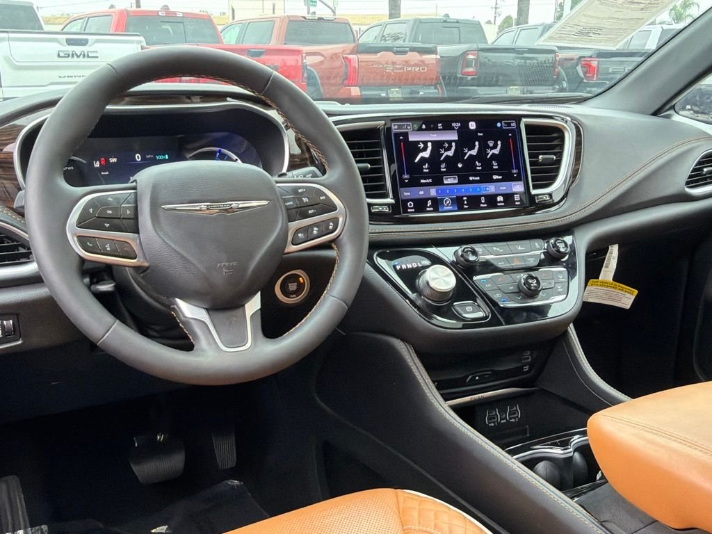 Used 2023 Silver Chrysler Pinnacle image 34