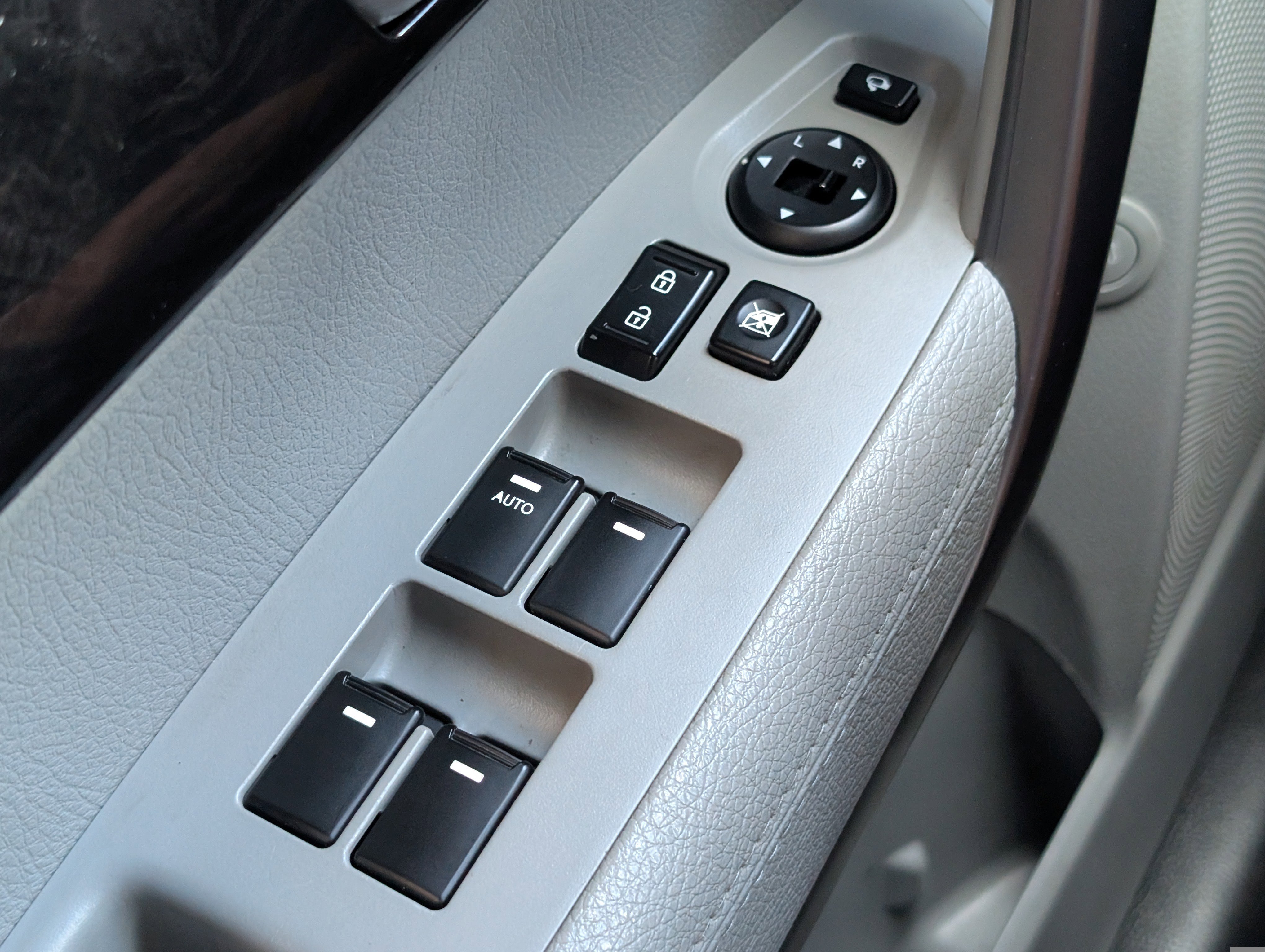 Used 2015 Ebony Black Kia LX image 11