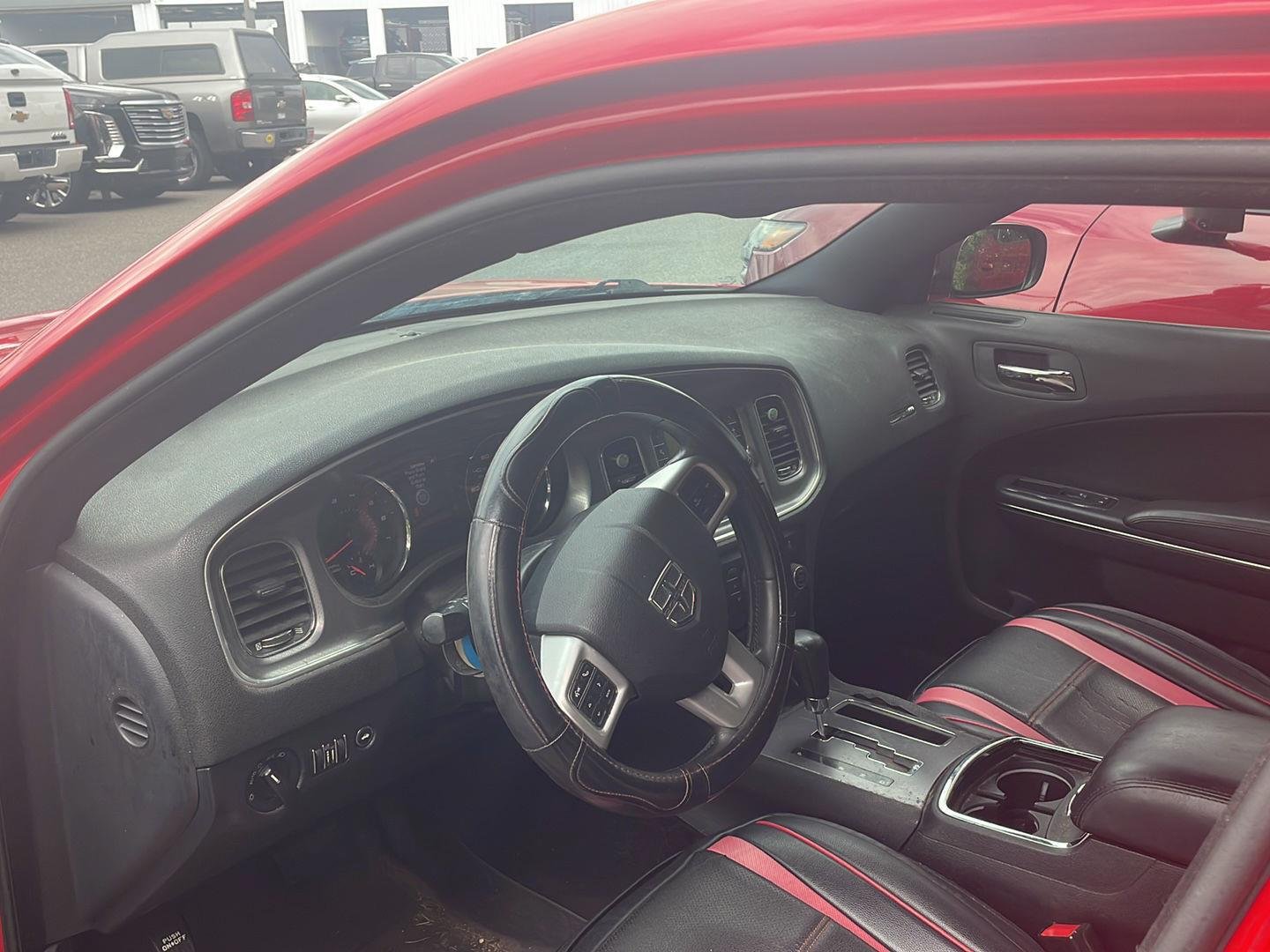 Used 2014 Torred Dodge SE image 3