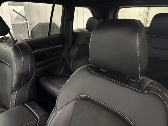 New 2026 Silver Zynith Exterior Paint Jeep Altitude image 9