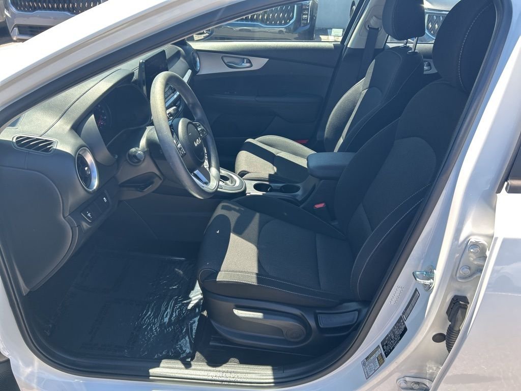 Used 2023 White Kia LXS image 12