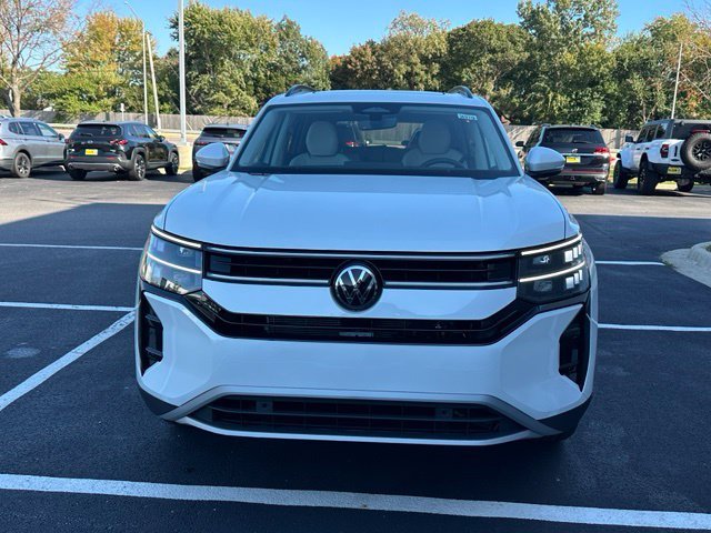 New 2027 White Volkswagen SE w/Technology image 2