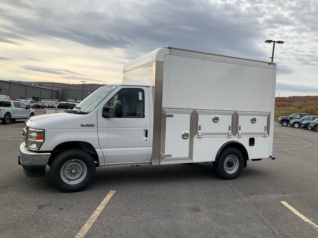 New 2026 Oxford White Ford E-350 SRW image 23