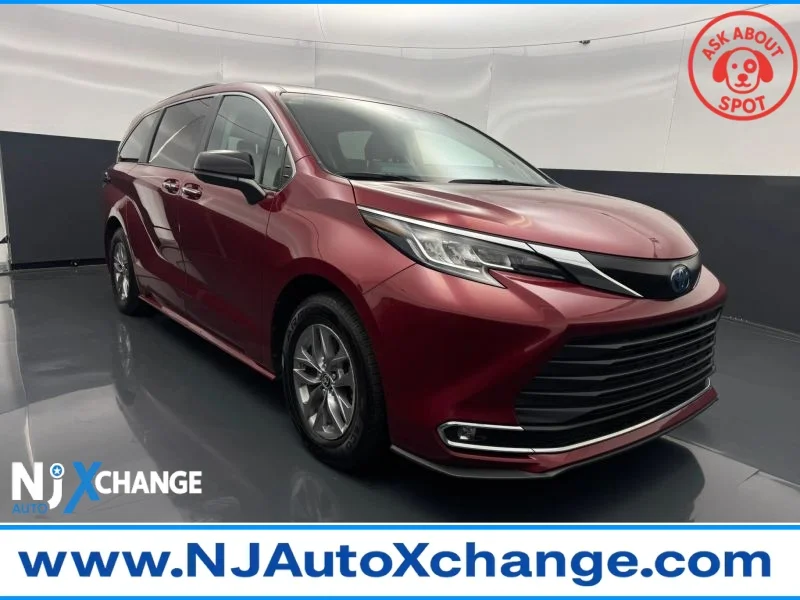 Used 2023  Toyota XLE Minivan 4D image 1