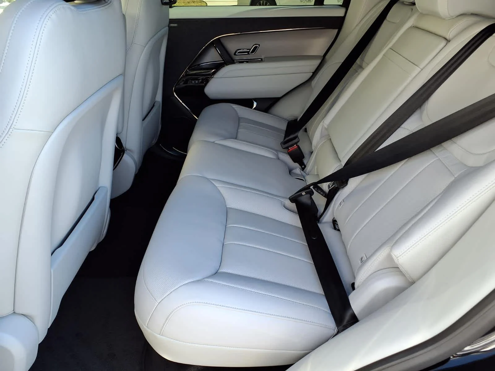 2026 Land Rover Range Rover Sport SE - Photo 16