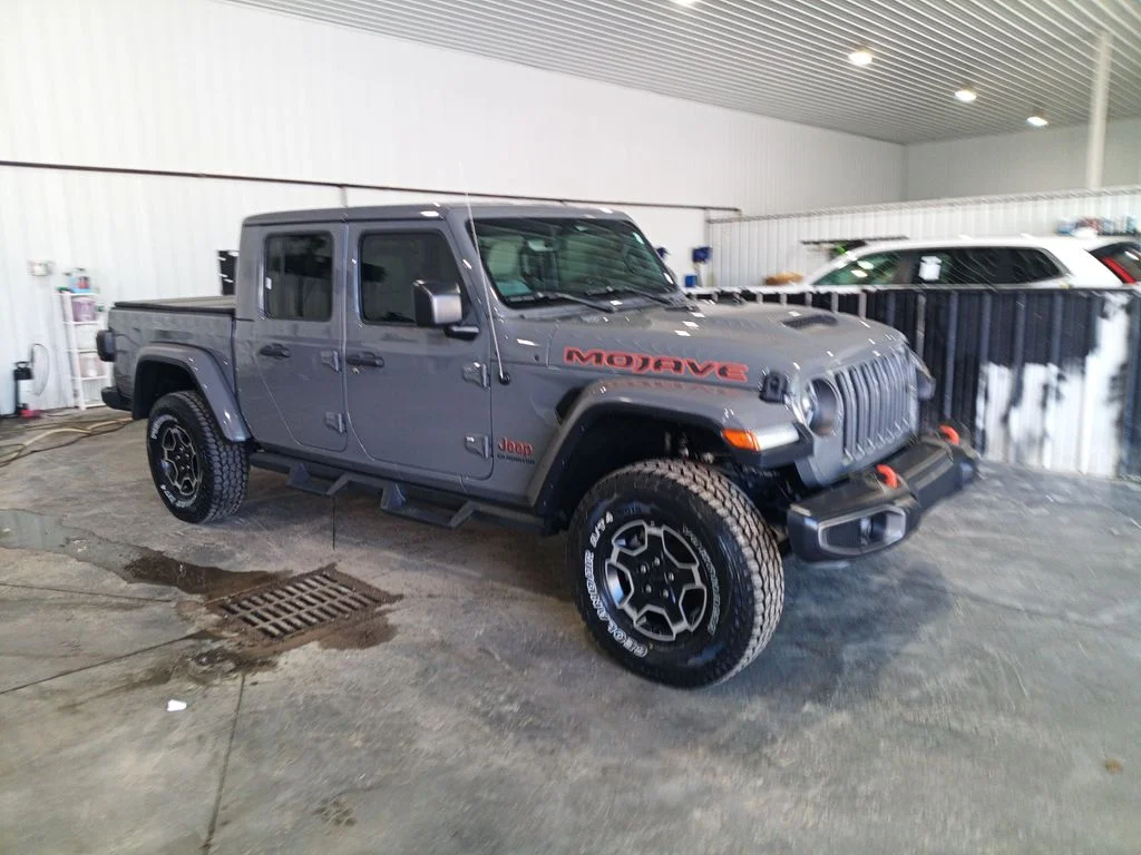Used 2020 Gray Jeep Mojave image 7
