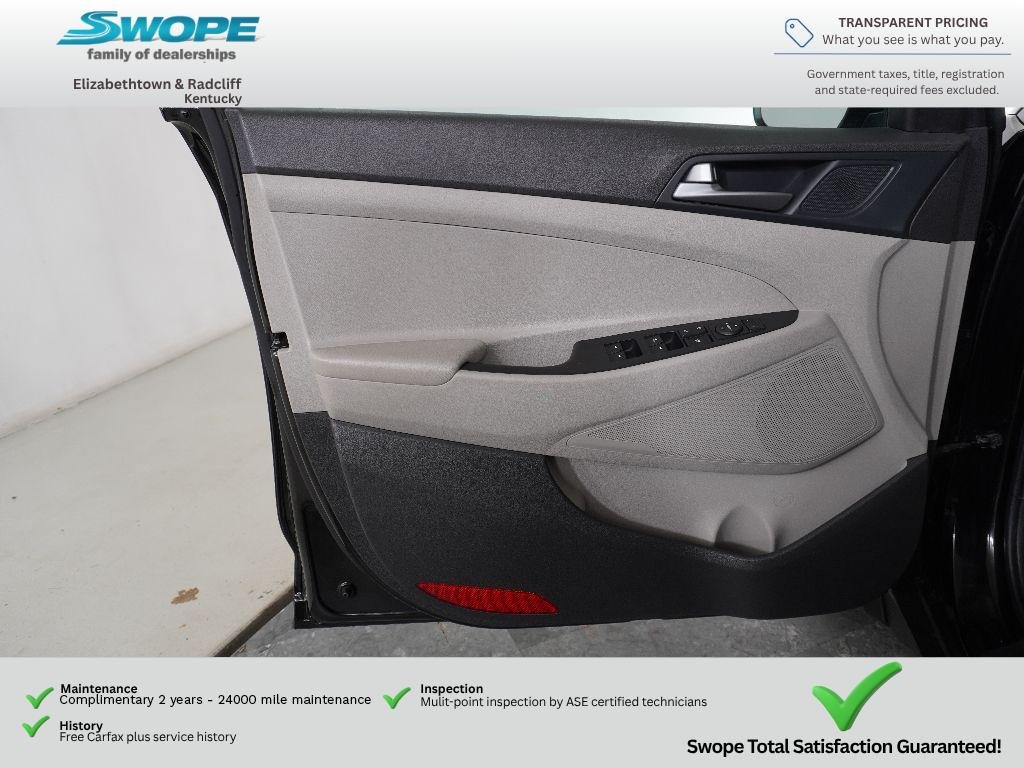 Used 2016 Ash Black Hyundai SE image 13