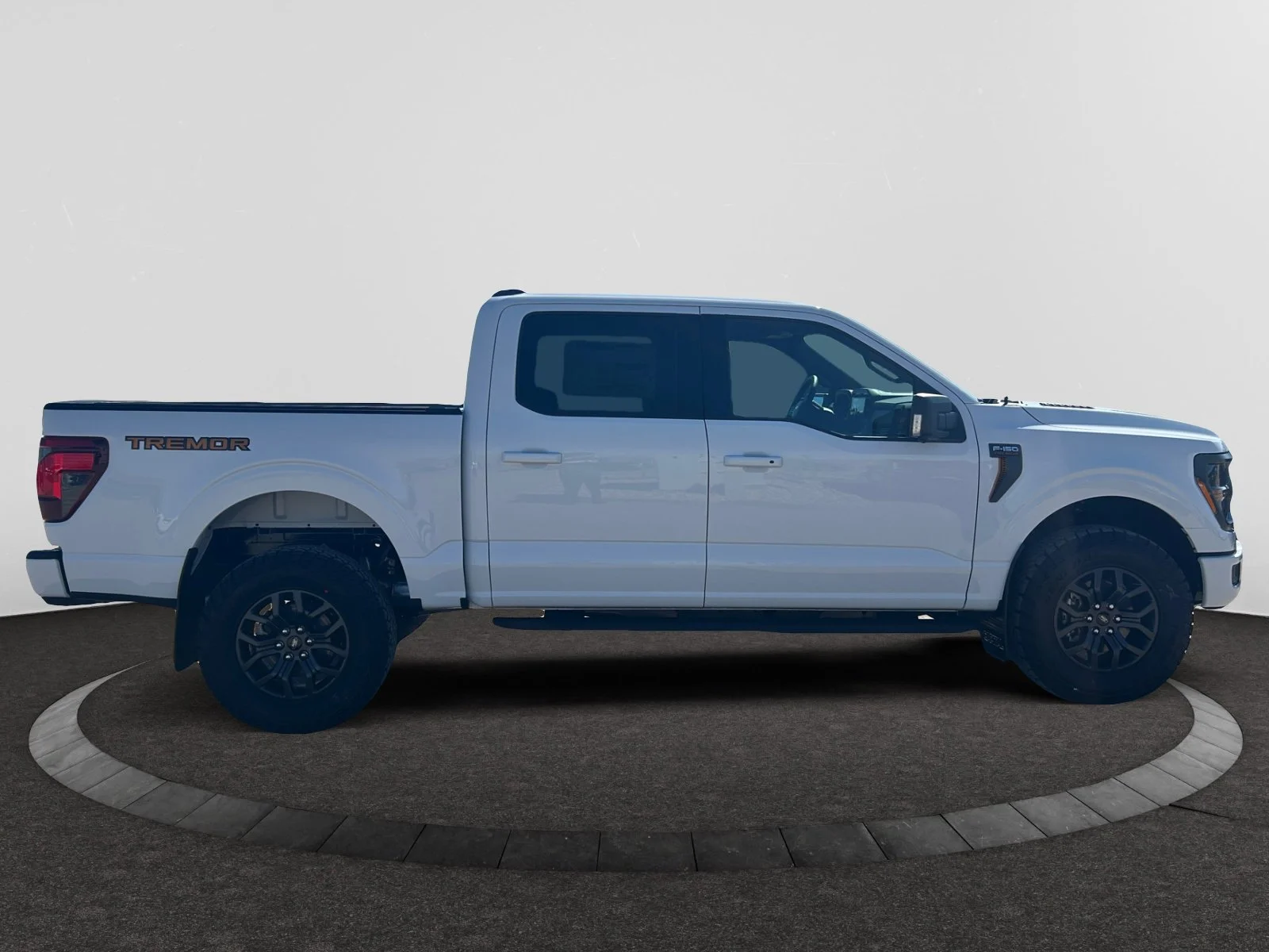 New 2026 Oxford White Ford Tremor image 6