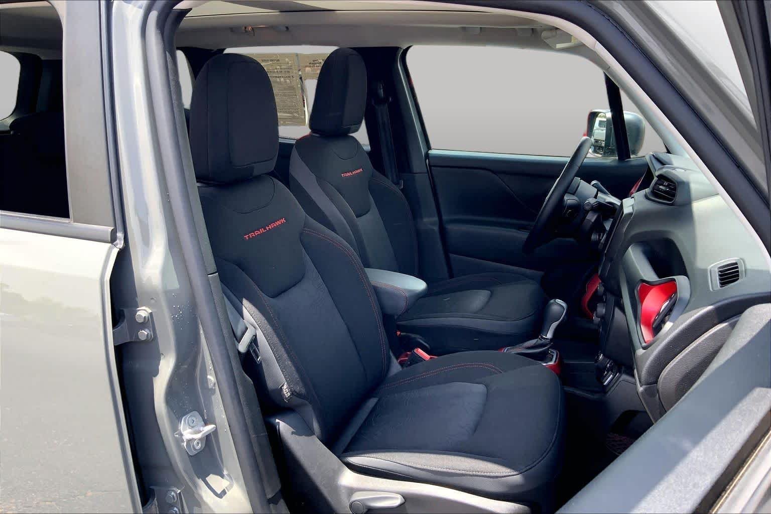 Used 2020 Sting-Gray Clearcoat Jeep Trailhawk image 9
