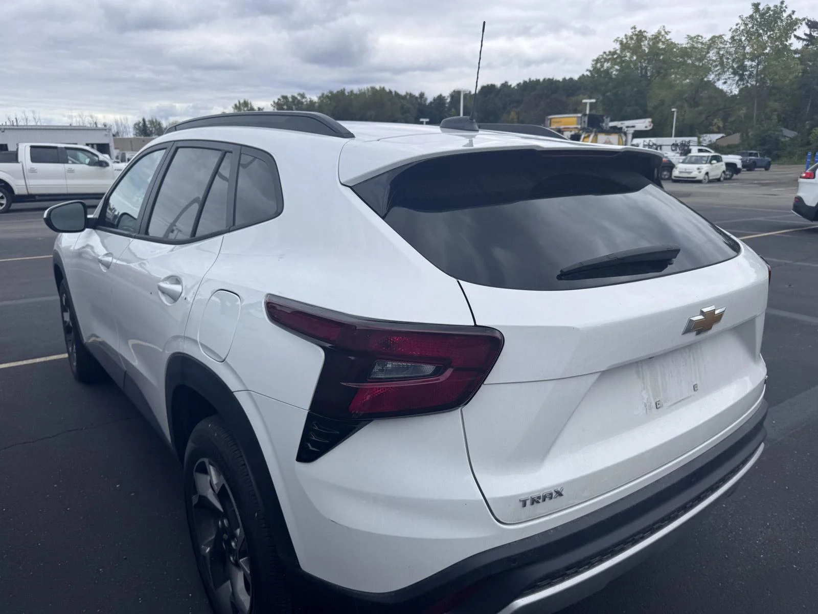 Used 2025 Summit White Chevrolet LT image 6
