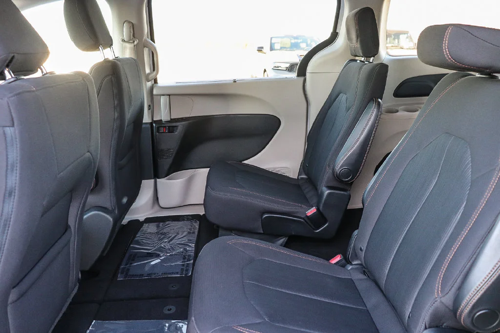 Used 2020 White Chrysler Touring image 20