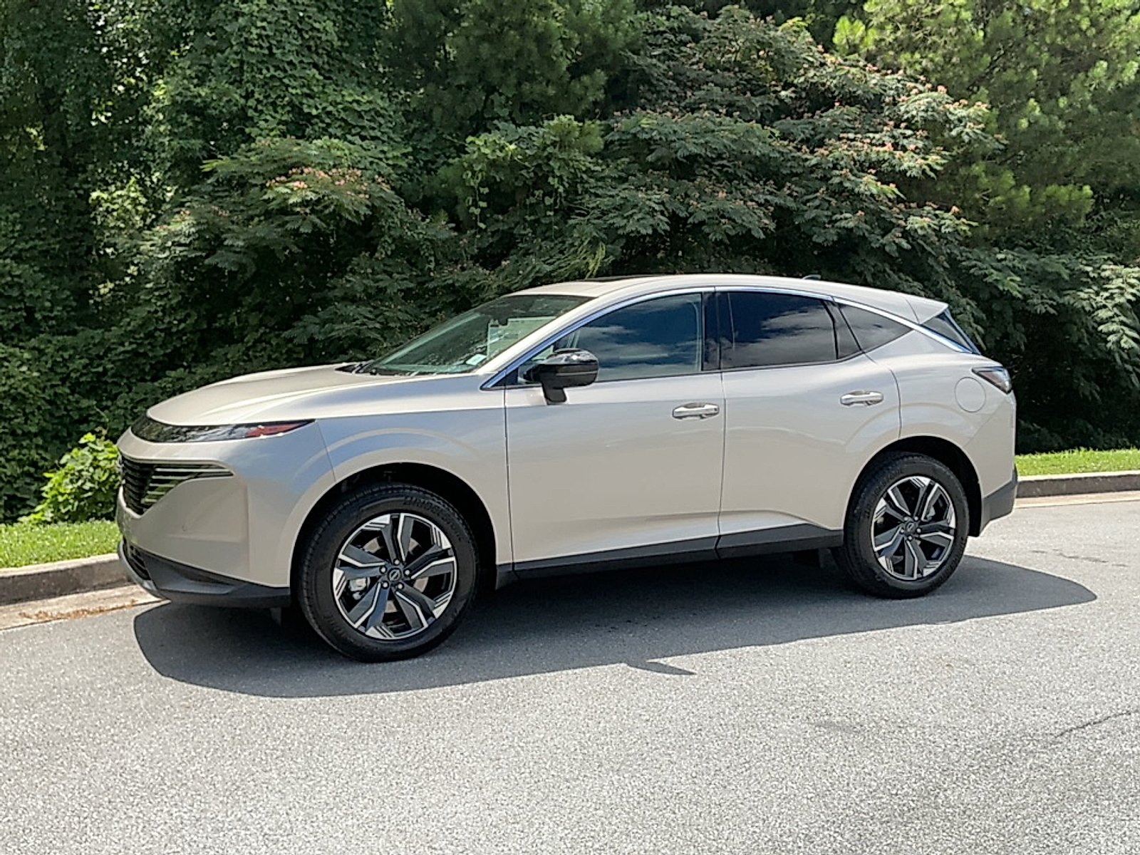 New 2026 Champagne Silver Metallic Nissan SL image 4