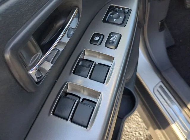 New 2027 Silver Mitsubishi SE image 20