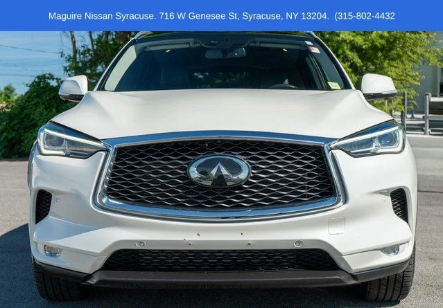 Used 2019 White INFINITI ESSENTIAL image 3