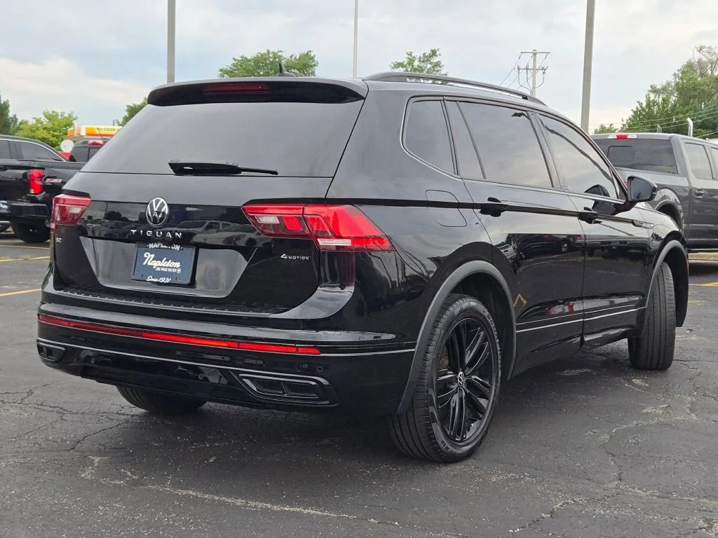 Used 2022 Black Volkswagen 2.0T SE R-Line Black image 11