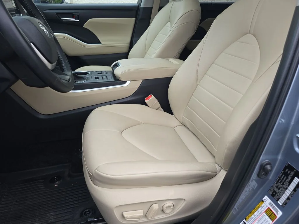 Used 2024  Toyota XLE image 17